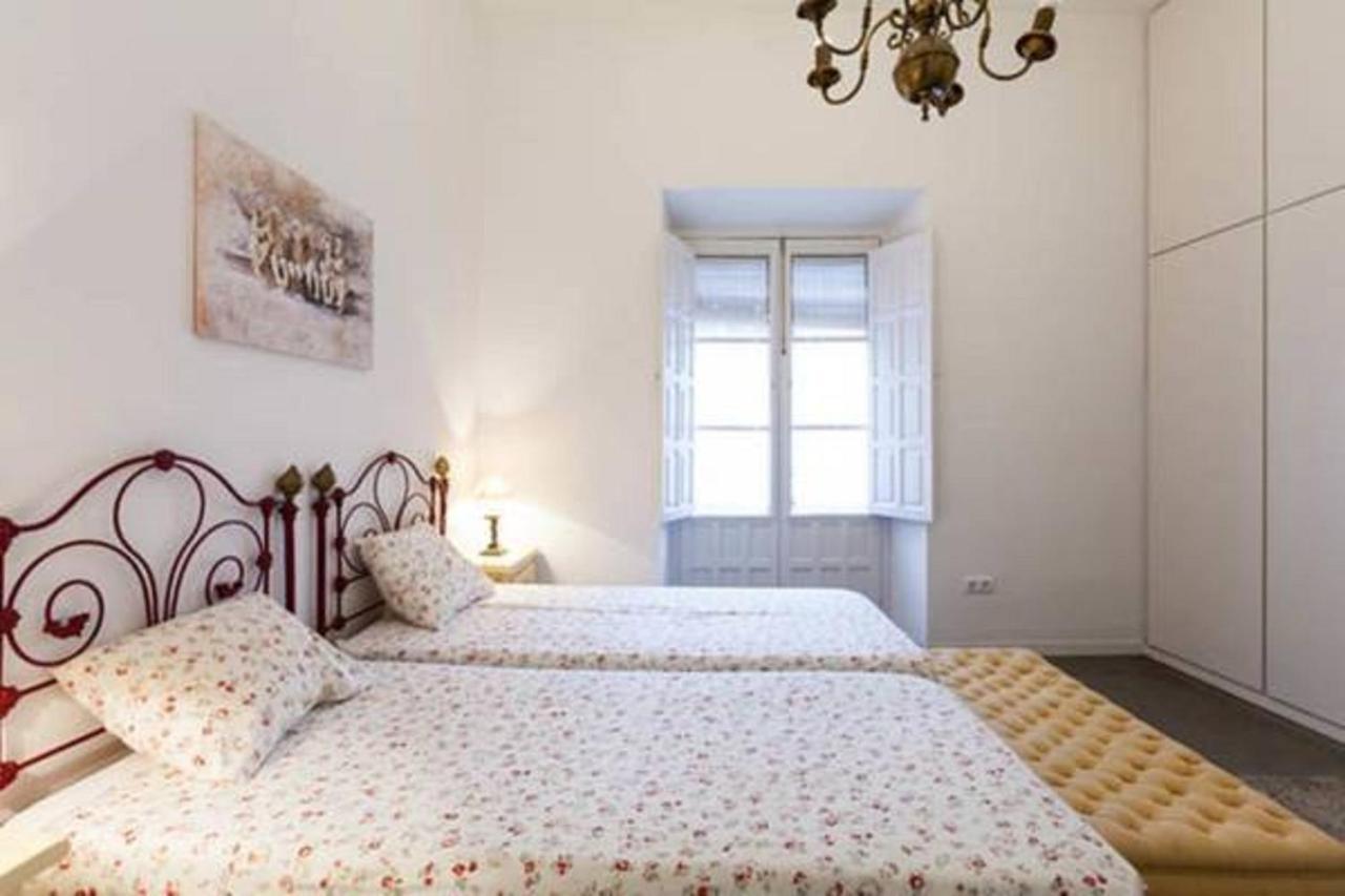 Apartamentos Rg Arenal Sevilla Pokoj fotografie