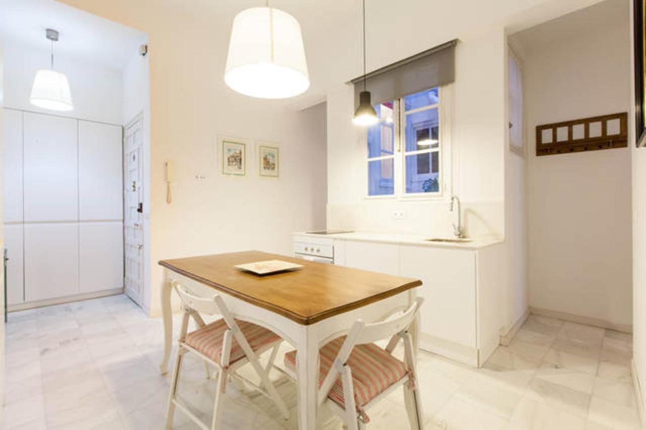 Apartamentos Rg Arenal Sevilla Pokoj fotografie